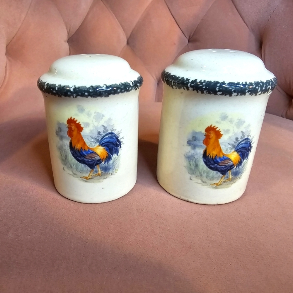 Vintage Ceramic Rooster Salt & Pepper Shakers Kitchen Art